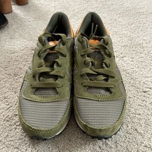 Saucony Originals Women’s DXN Trainer. Size 6 tan